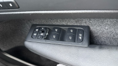 Volvo XC40 2.0 B3P Ultra Dark 5dr Auto Petrol Estate